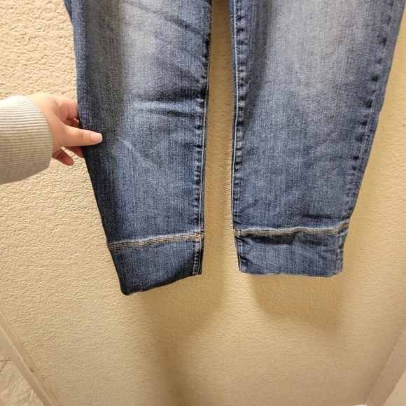 Kut from the Kloth Annie crop pant - Picture 3 of 7